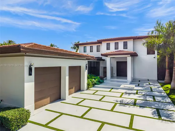 Miami Beach, FL 33141,710 + 700 S Shore Dr