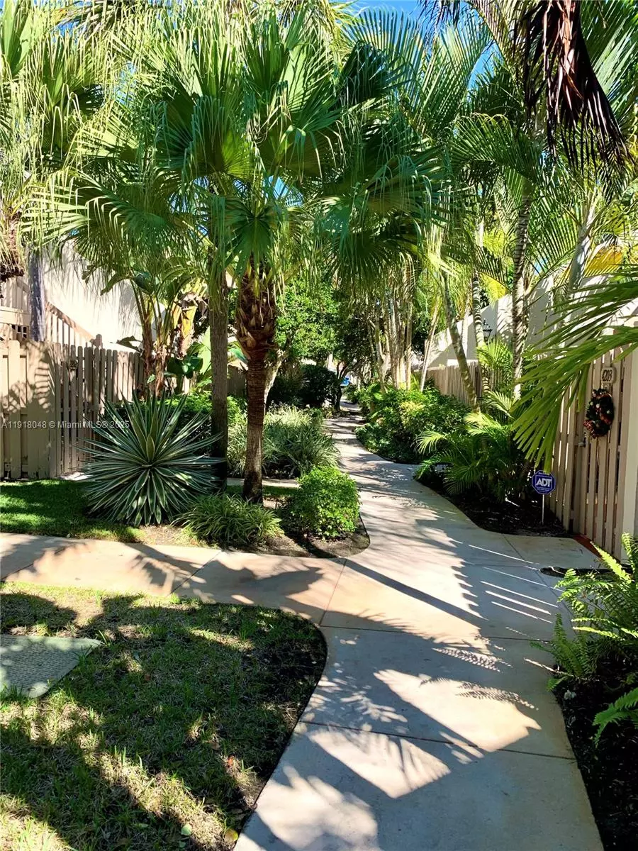 West Palm Beach, FL 33401,614 Executive Center Dr #104