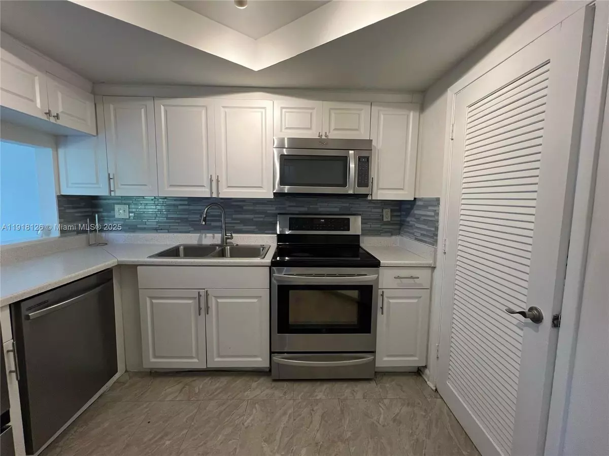 Deerfield Beach, FL 33441,721 SE 1st Way #B18