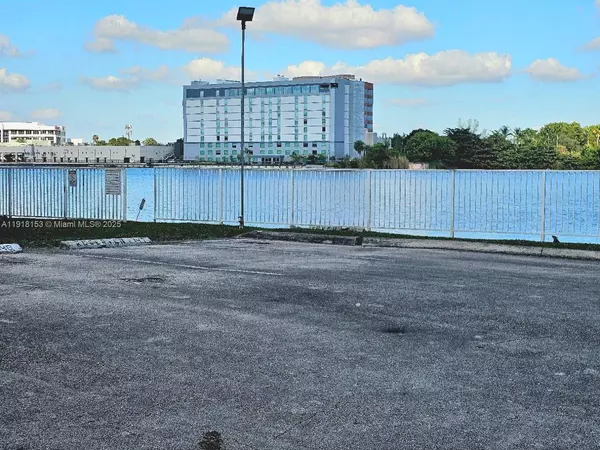 Miami, FL 33126,5501 NW 7th St #E302