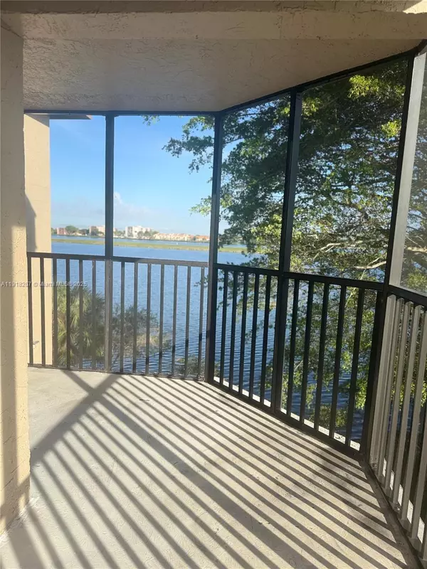 605 Ives Dairy Rd #306-7, Miami, FL 33179