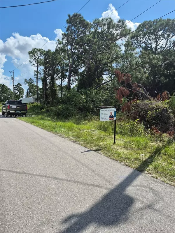 Lehigh Acres, FL 33974,842 E Foxtail