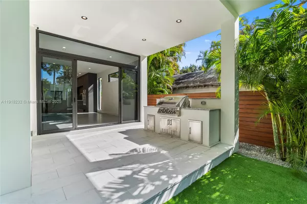 Miami, FL 33133,3026 Aviation Ave #1