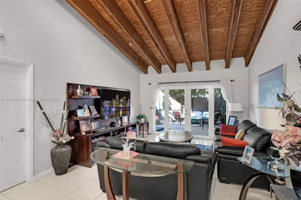 Pembroke Pines, FL 33026,2340 Evergreen Ct