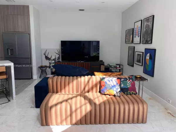 Miami, FL 33133,3070 Allamanda St #J