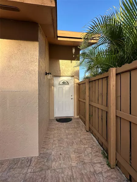 19155 NW 67th Pl, Hialeah, FL 33015