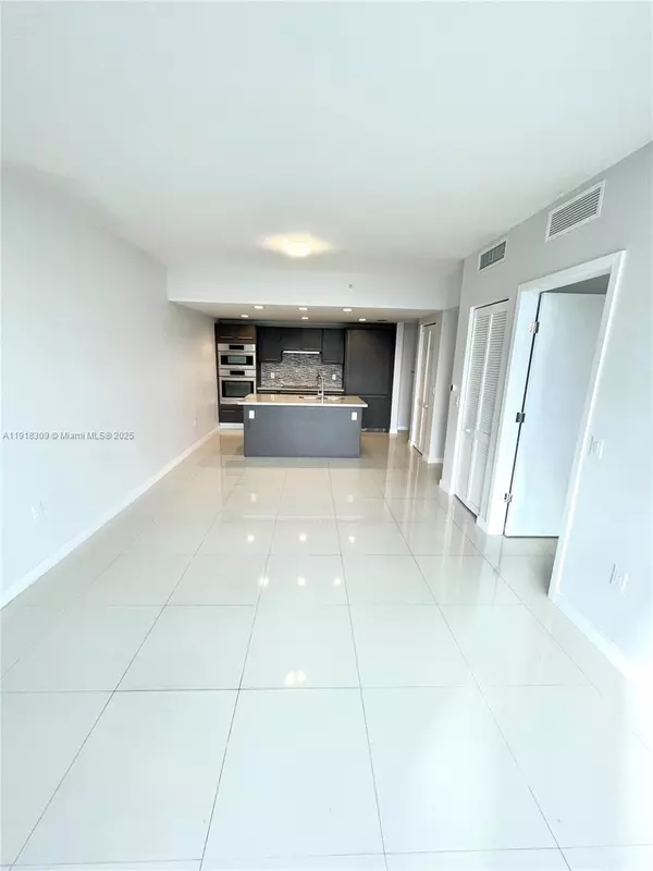 Doral, FL 33178,7875 NW 107th Ave #514