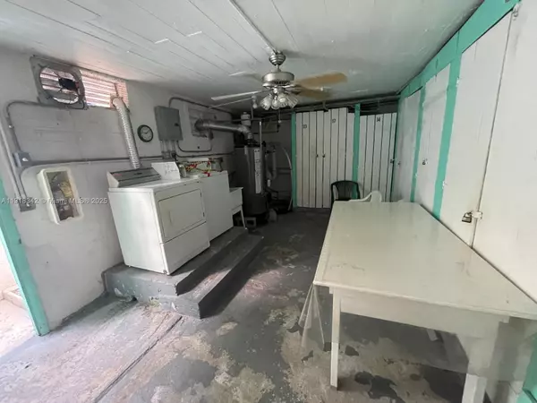 Miami Beach, FL 33141,6490 Collins Ave #4