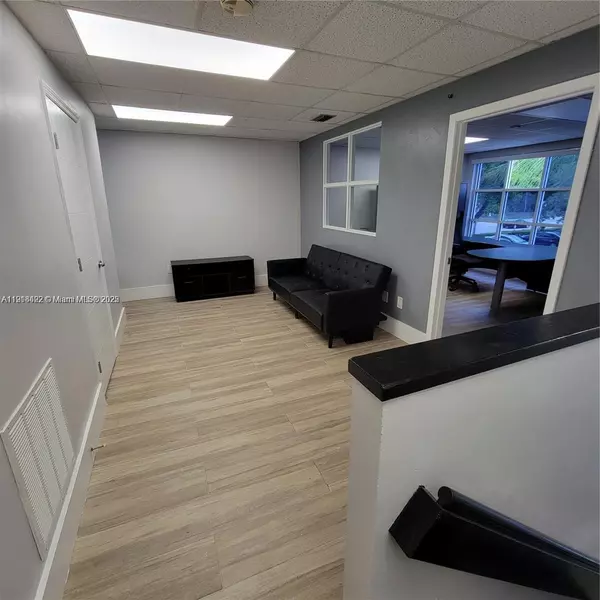 Miami, FL 33186,13418 SW 128th St #3