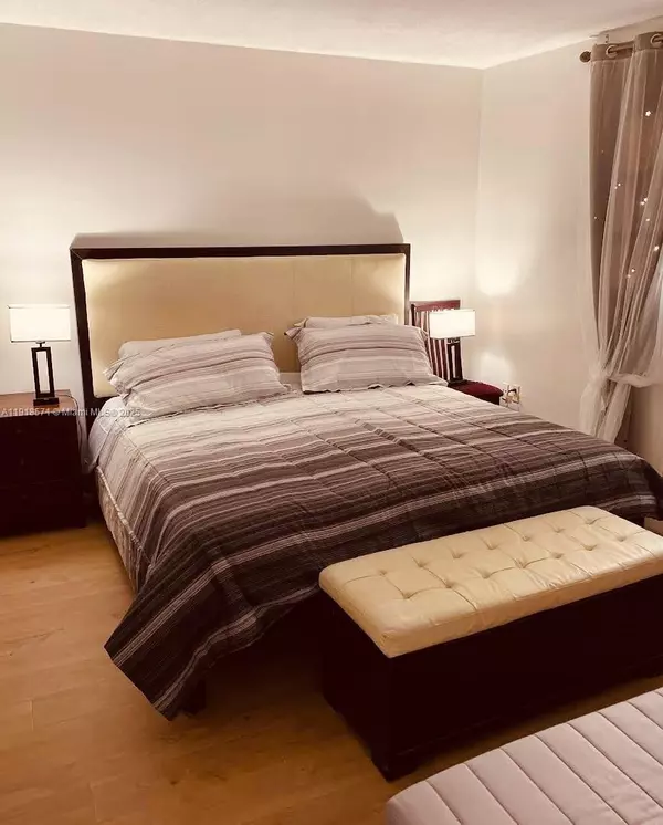 Miami, FL 33162,1355 NE 167th St #209