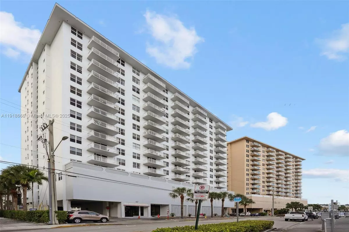 Hallandale Beach, FL 33009,427 Golden Isles Dr #11F