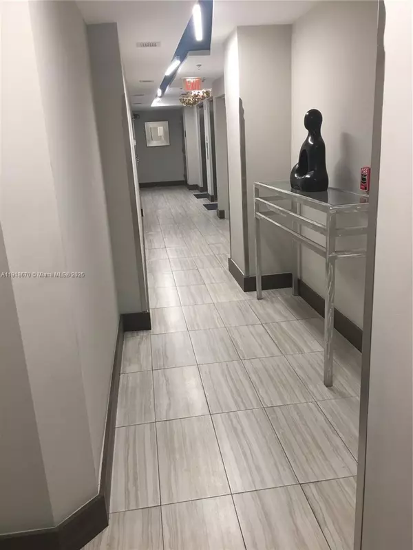 Miami Beach, FL 33139,200 Ocean Dr #3C