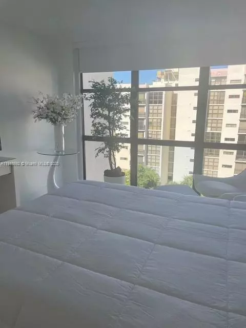 Sunny Isles Beach, FL 33160,16909 N Bay Rd #805
