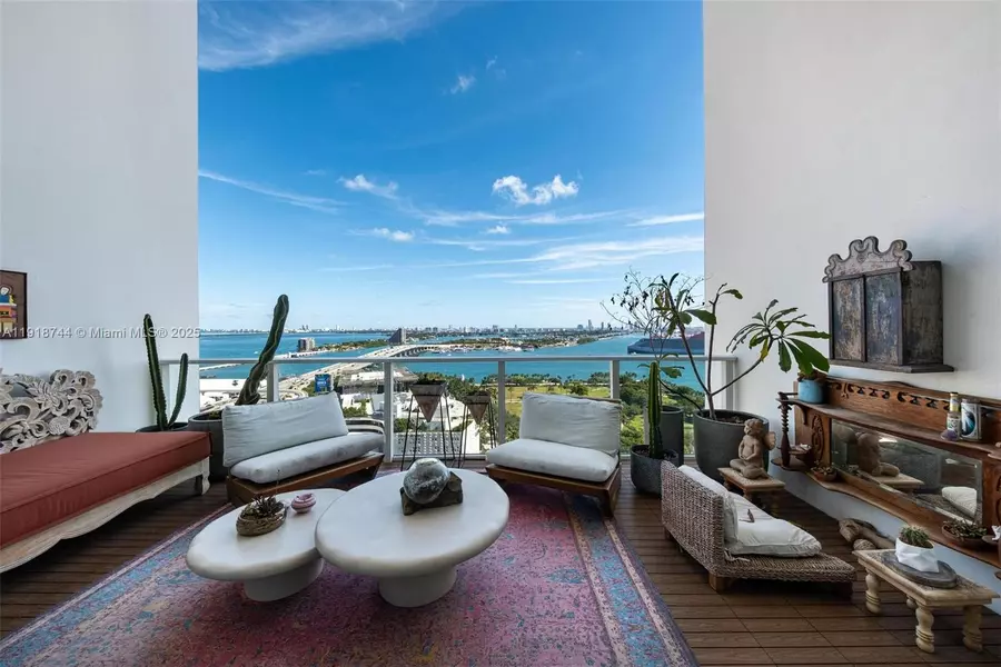 1040 Biscayne Blvd #2203, Miami, FL 33132