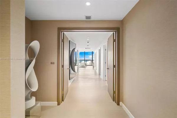 Miami Beach, FL 33139,500 Alton #3402.03