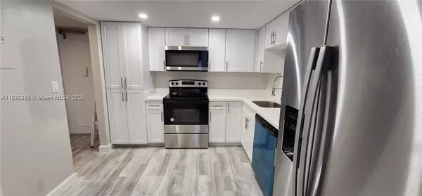 Aventura, FL 33160,18021 Biscayne Blvd #903