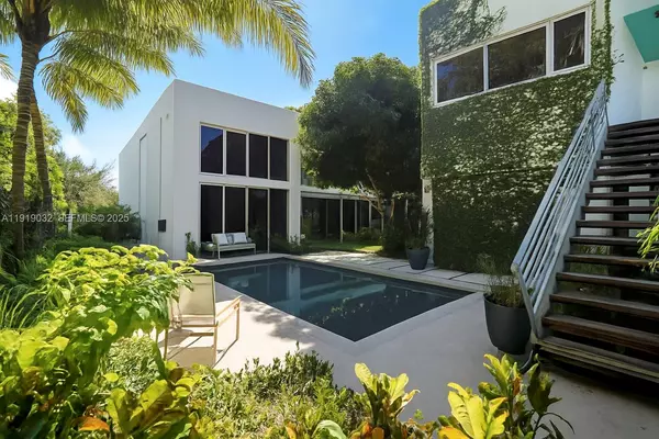 Miami, FL 33143,6495 SW 85th St