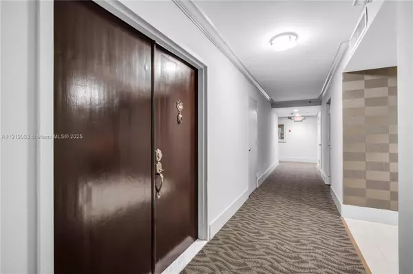 Miami, FL 33131,1420 Brickell Bay Dr #608B