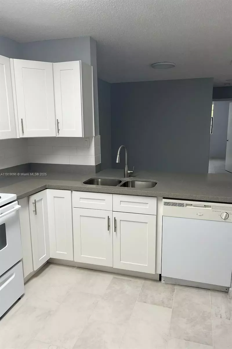 Coral Springs, FL 33071,11205 W Atlantic Blvd #203