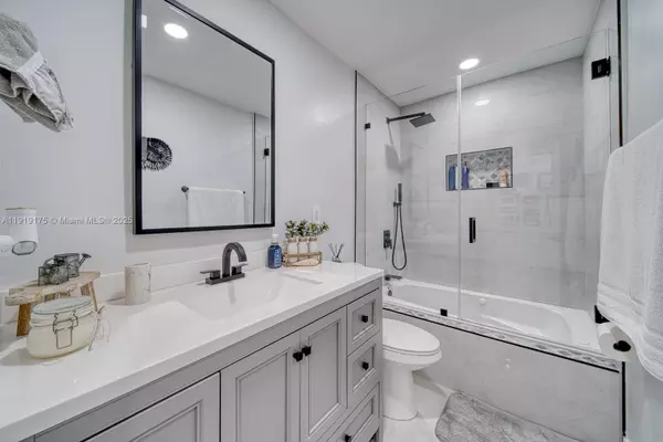 Miami, FL 33165,10520 SW 46th Ter