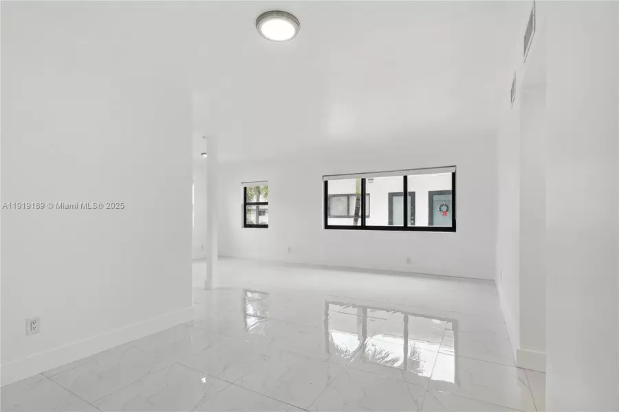 8010 Crespi Blvd #4, Miami Beach, FL 33141