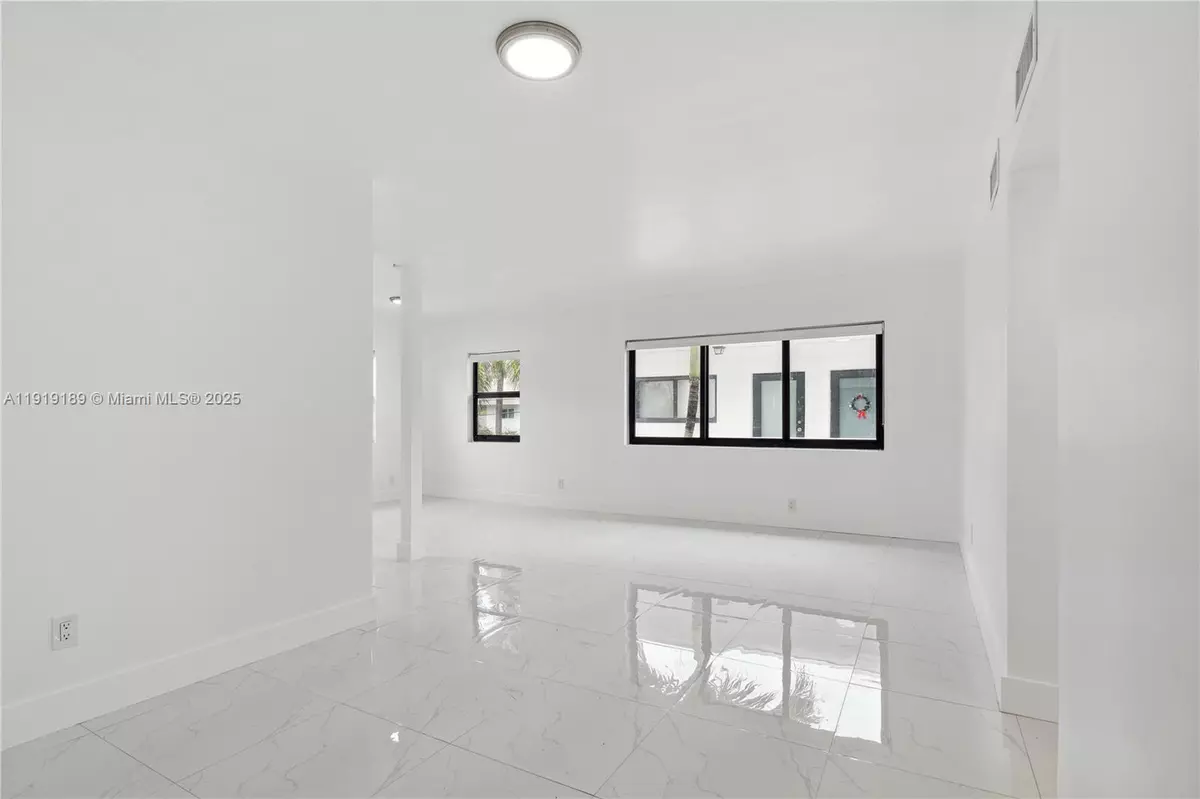 Miami Beach, FL 33141,8010 Crespi Blvd #4