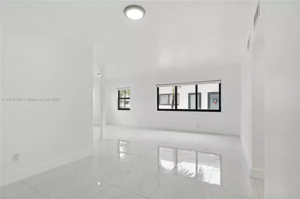 8010 Crespi Blvd #4, Miami Beach, FL 33141
