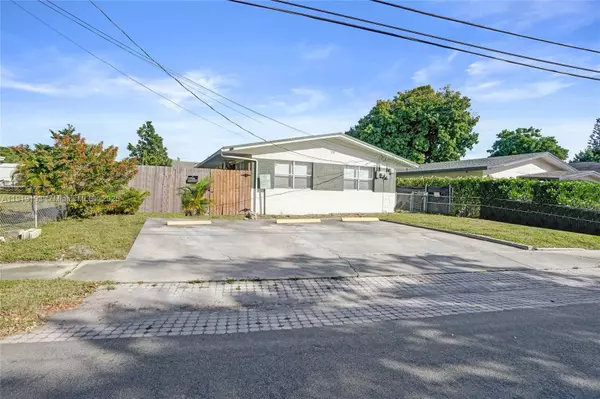 29 SW 8th Ave #1, Dania Beach, FL 33004