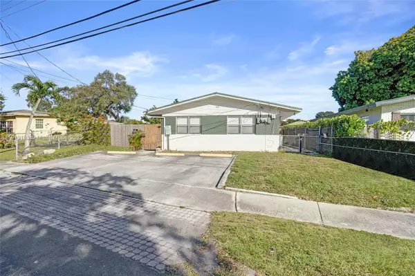 Dania Beach, FL 33004,29 SW 8th Ave #1