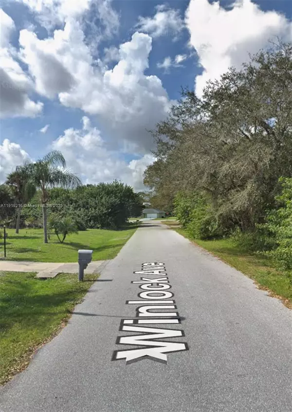 Port Charlotte, FL 33952,21468 Winlock Ave