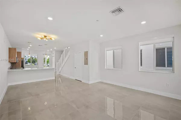 10270 NW 66th St #110, Doral, FL 33178