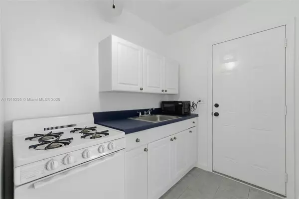 Miami, FL 33135,126 SW 18th Ave #10