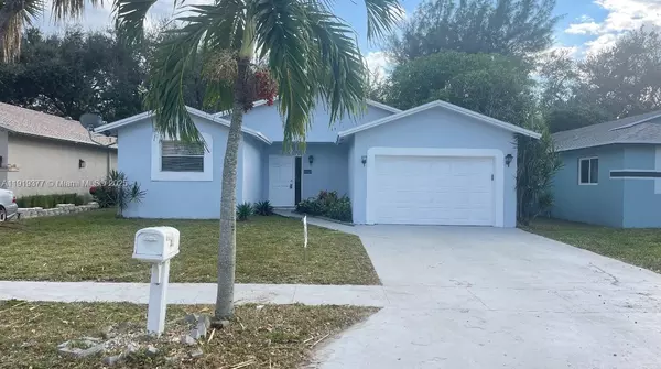 2444 Raleigh St, Hollywood, FL 33020