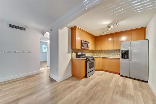 Miami, FL 33133,3245 Virginia St #56