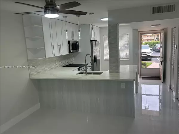 Delray Beach, FL 33446,6935 Huntington Ln #107