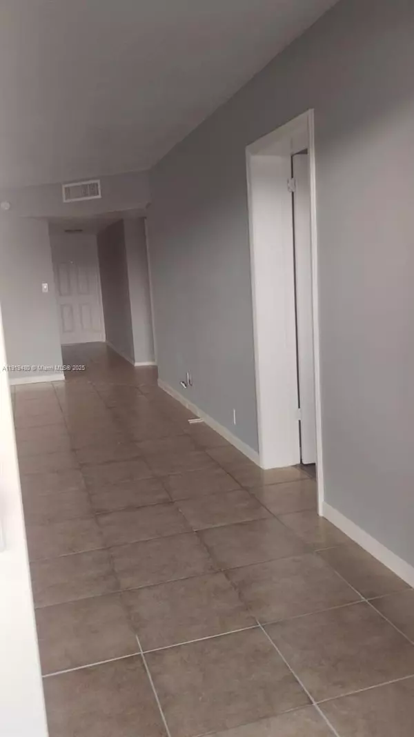 Tamarac, FL 33321,7910 N Colony Cir N #305