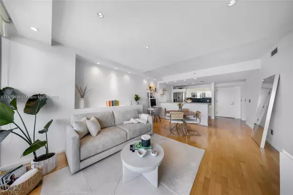 Miami, FL 33137,601 NE 36th St #2911