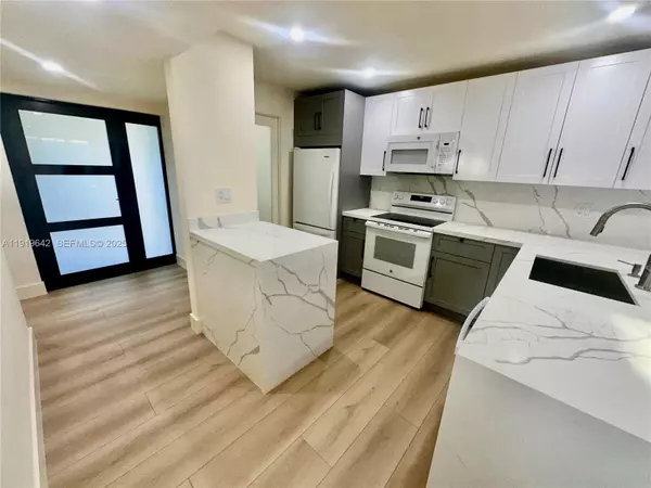 Pembroke Pines, FL 33026,11279 NW 15th Ct #1