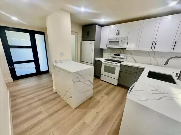 Pembroke Pines, FL 33026,11279 NW 15th Ct #1