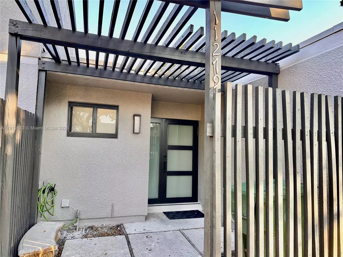 Pembroke Pines, FL 33026,11279 NW 15th Ct #1