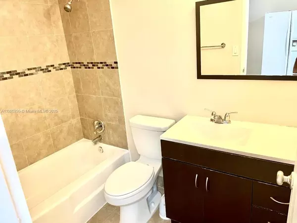 Miami, FL 33131,999 Brickell Bay Dr #1806