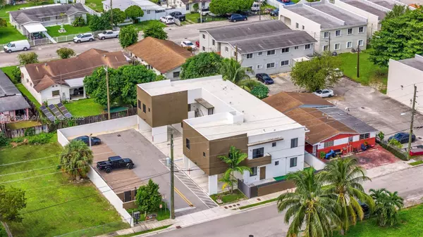 2400 W 5th Way #202, Hialeah, FL 33010