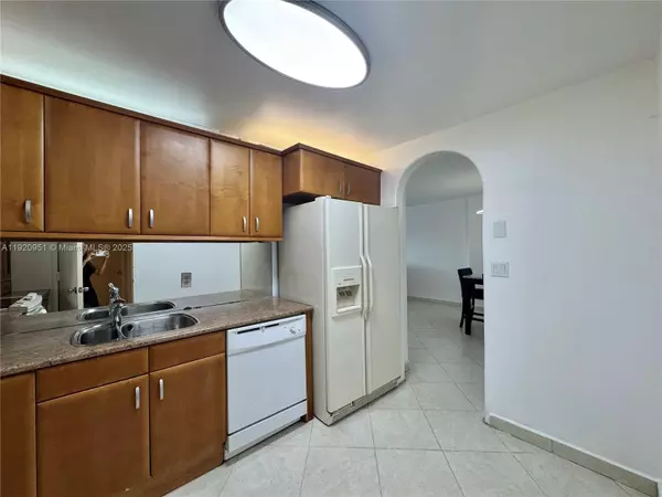 Sunny Isles Beach, FL 33160,400 Kings Point Dr #411
