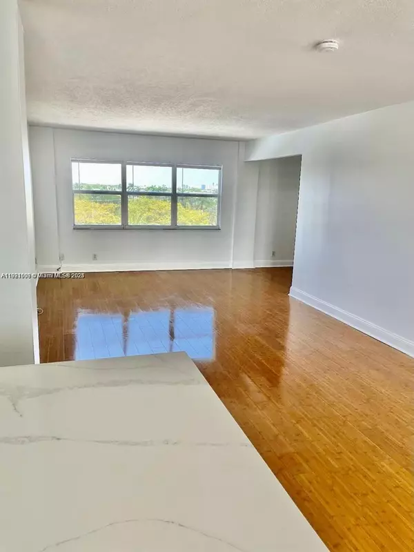 Fort Lauderdale, FL 33304,2555 NE 11th St #605