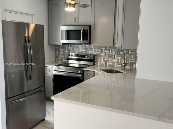 2555 NE 11th St #605, Fort Lauderdale, FL 33304