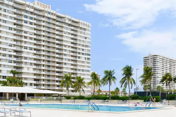 Hallandale Beach, FL 33009,1985 S Ocean Dr #17H