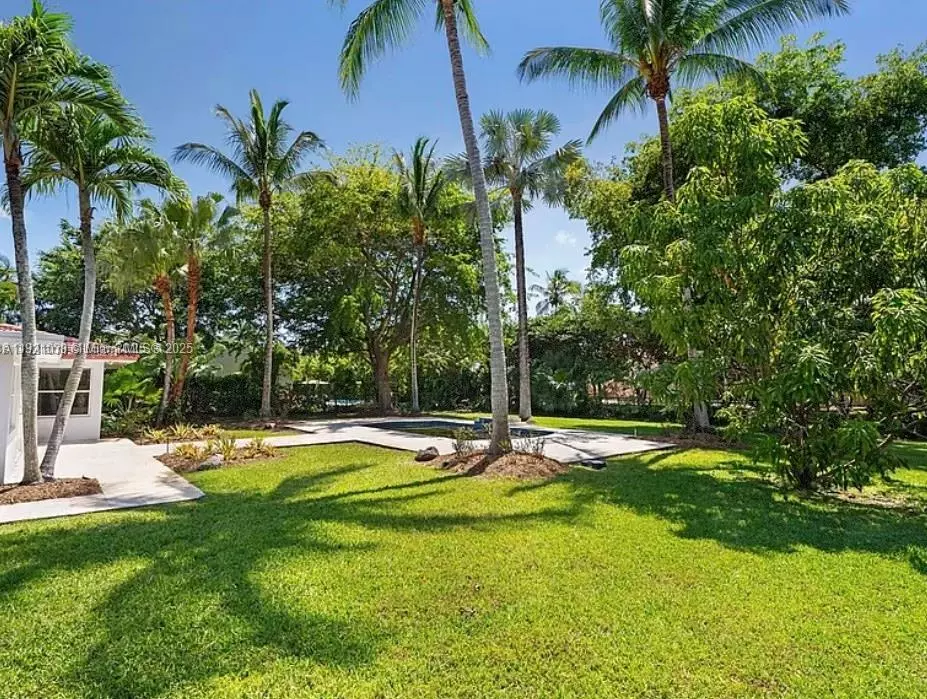 Pinecrest, FL 33156,8700 SW 64th Ave #-