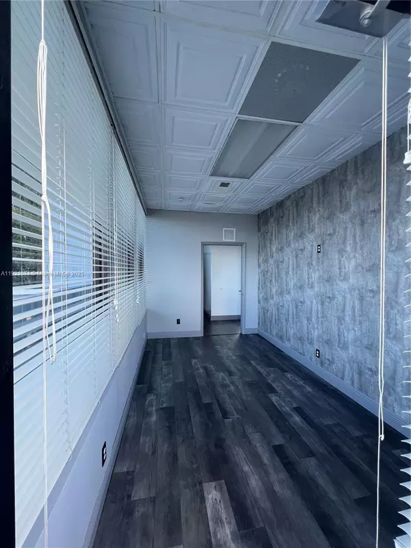 Wilton Manors, FL 33334,24 East Oakland Park Boulevard #24