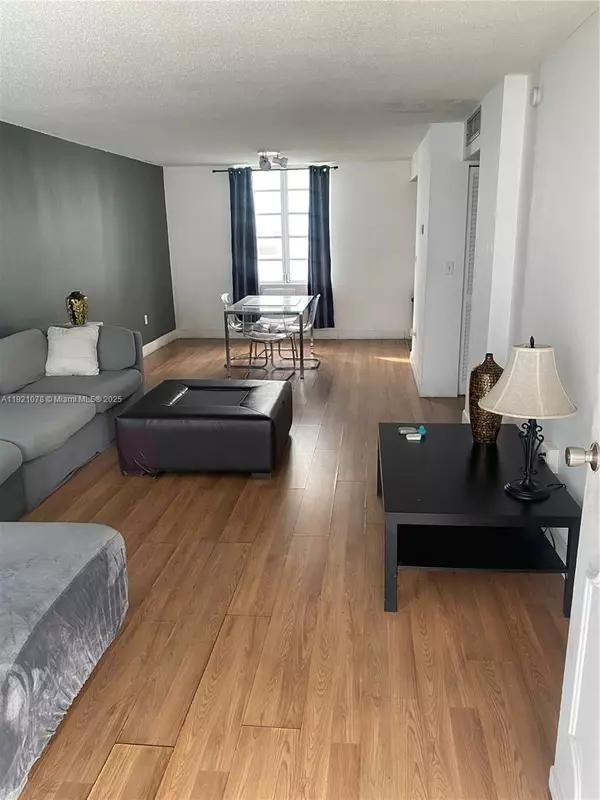 Miami Beach, FL 33139,1732 Meridian Ave #502