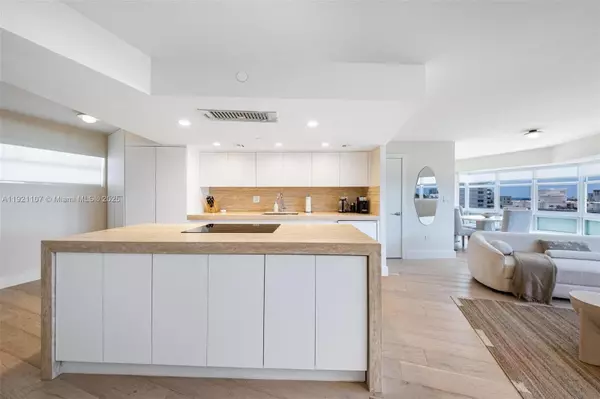 Miami Beach, FL 33139,1881 Washington Ave #14F